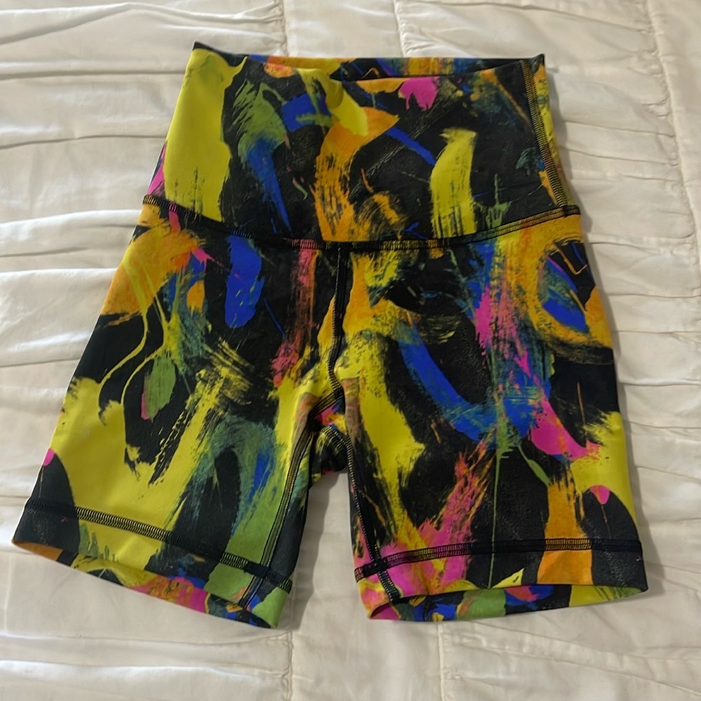 Lululemon women’s, multicolored size 0, Wunder train HR shorts 6’